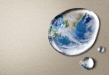 Representación del mundo en una gota de agua. Día Mundial del Agua 2024.